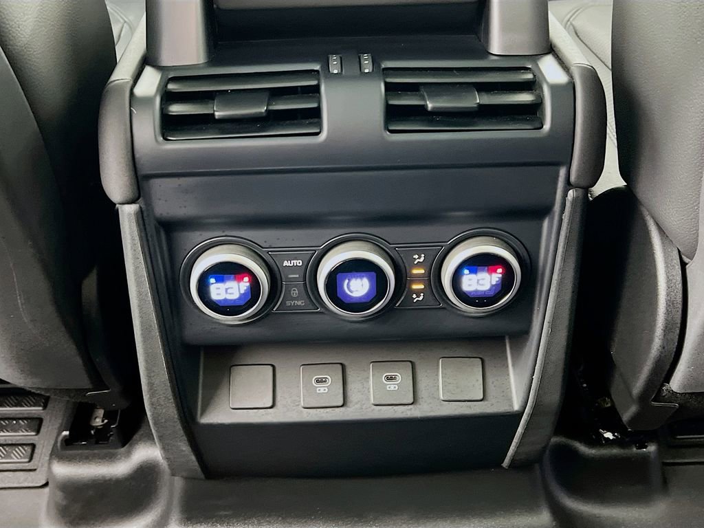 Used 2024 Land Rover Defender 110 S image 27