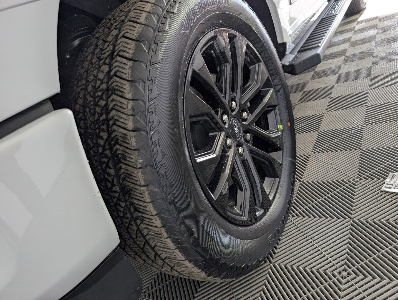 New 2025 Ford F150 Lariat w/ Equipment Group 502A High image 9