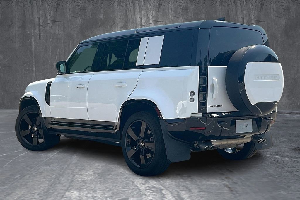 Used 2025 Land Rover Defender 110 V8 image 4