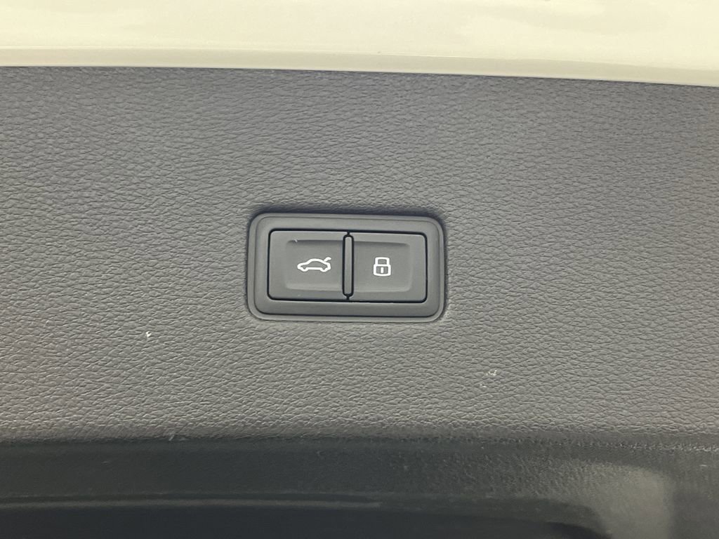 Used 2022 Audi SQ8 Prestige w/ Prestige Package image 16