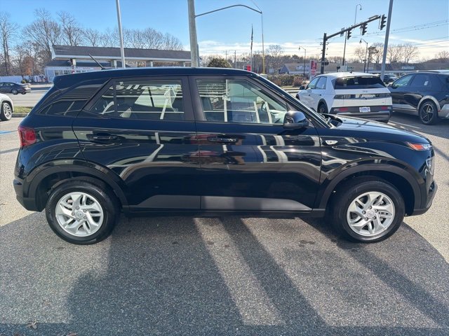 Certified 2025 Hyundai Venue SE image 5