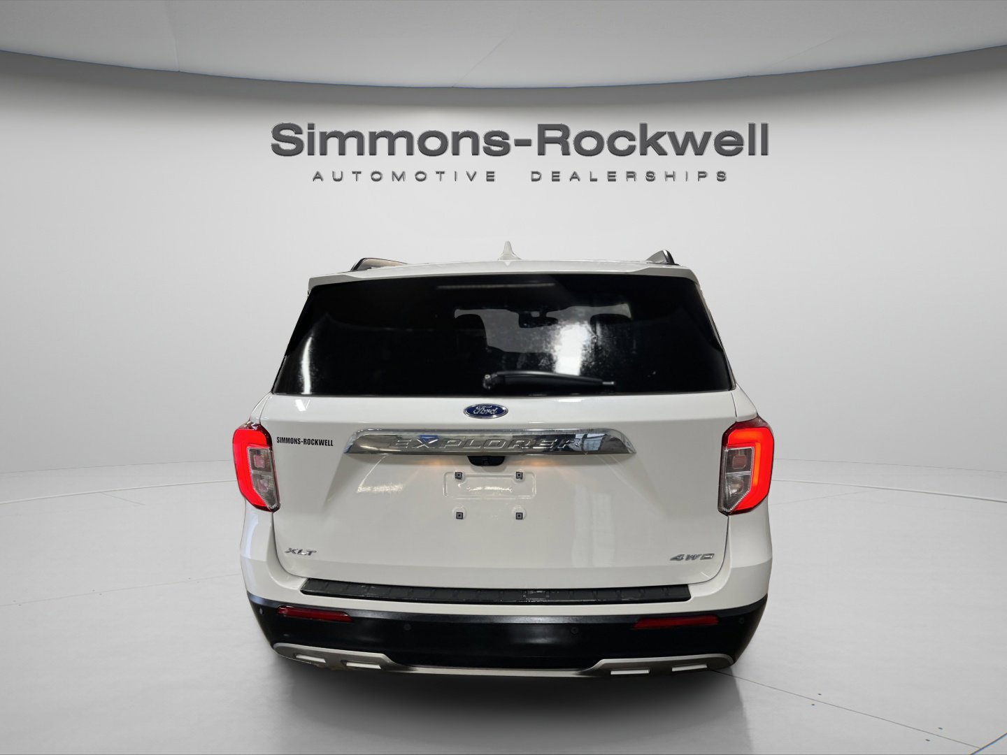 Used 2023 Ford Explorer XLT w/ Equipment Group 202A AWD/4WD image 8