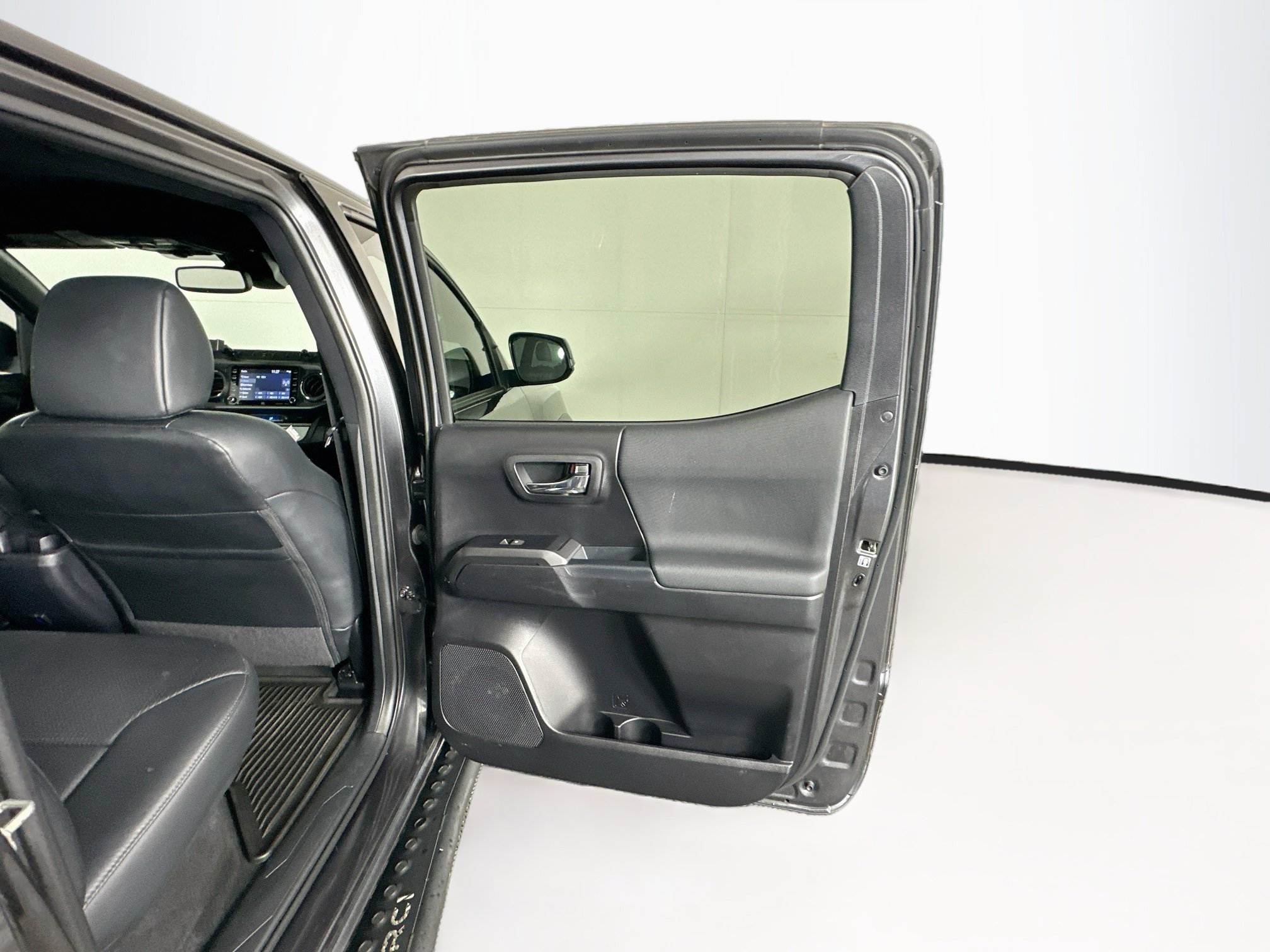 Used 2020 Toyota Tacoma TRD Off-Road w/ TRD Premium Off Road Package AWD/4WD image 28
