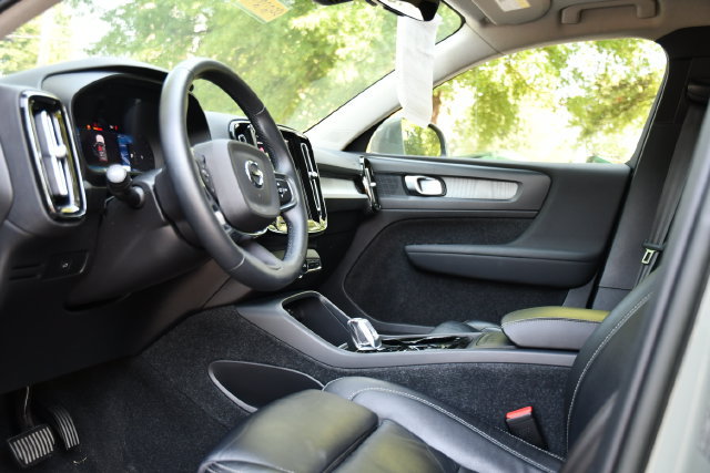 Used 2023 Volvo XC40 B5 Plus w/ Driver Assist Package AWD/4WD image 13