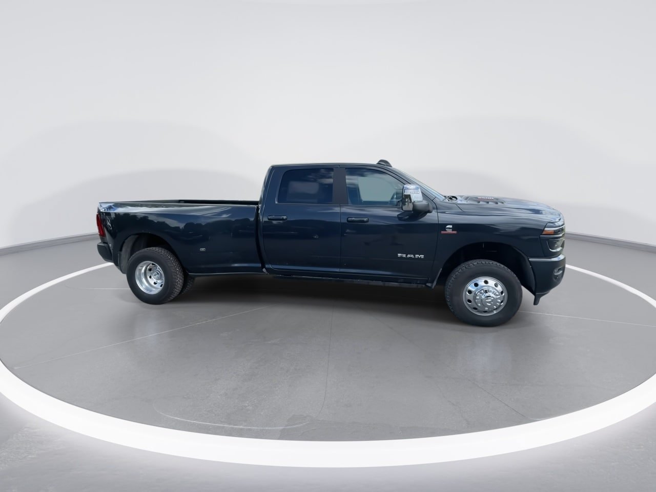 New 2026 RAM 3500 Laramie AWD/4WD image 9