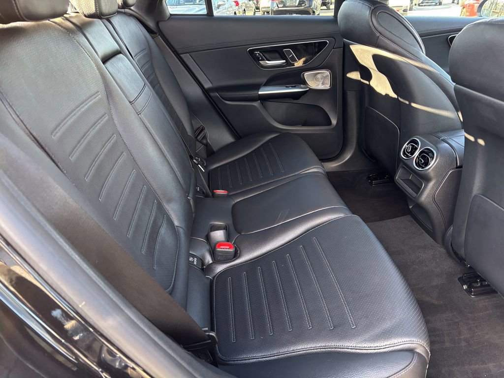Used 2024 Mercedes-Benz GLC 300 4MATIC image 49