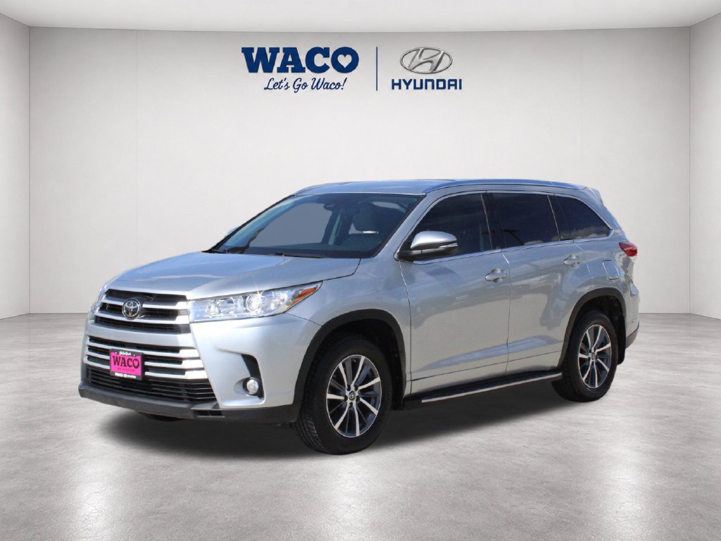 Used 2017 Toyota Highlander XLE FWD image 3