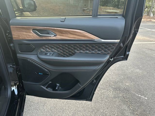 New 2025 Jeep Grand Cherokee Summit image 16
