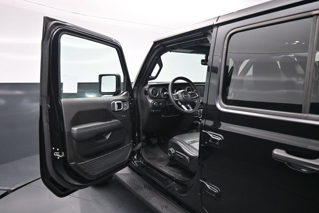 Used 2023 Jeep Wrangler Unlimited Sahara AWD/4WD image 9