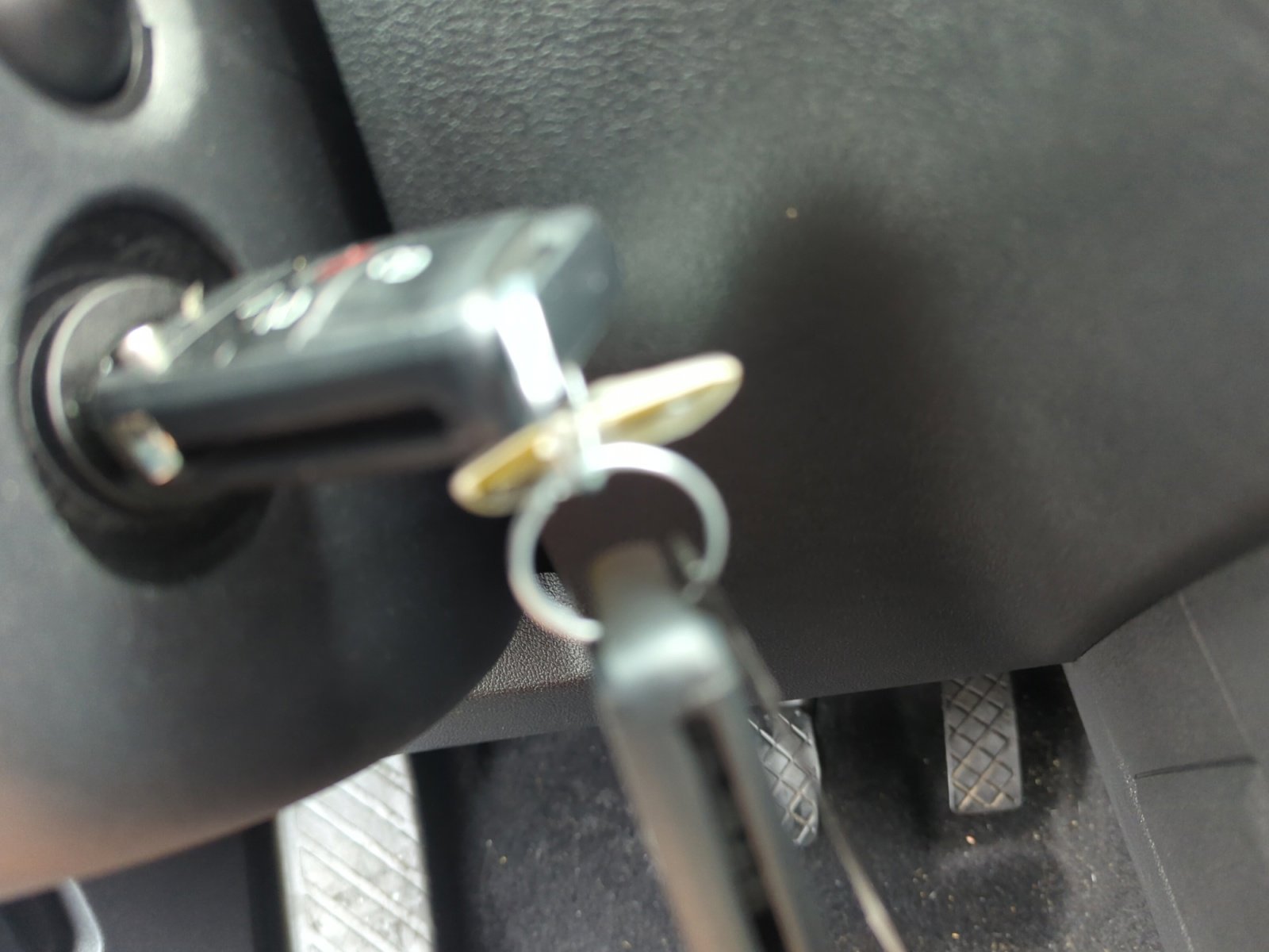 Used 2020 Volkswagen Tiguan S image 28