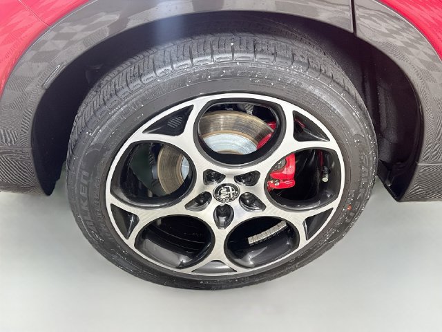 Used 2024 Alfa Romeo Tonale Veloce w/ Premium Interior Package AWD/4WD image 32