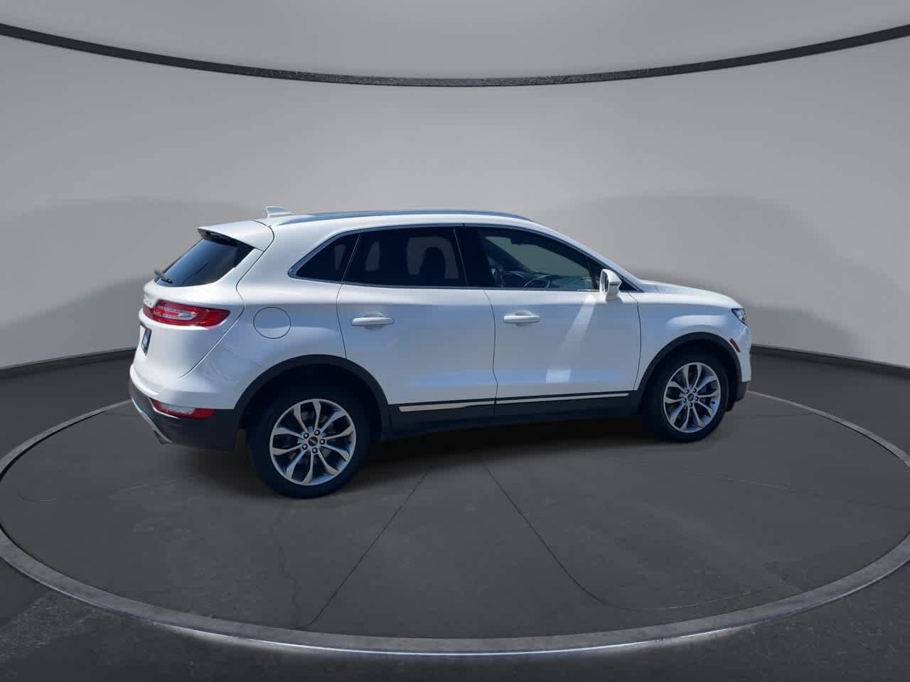 Used 2019 Lincoln MKC Select w/ Select Plus Package AWD/4WD image 2