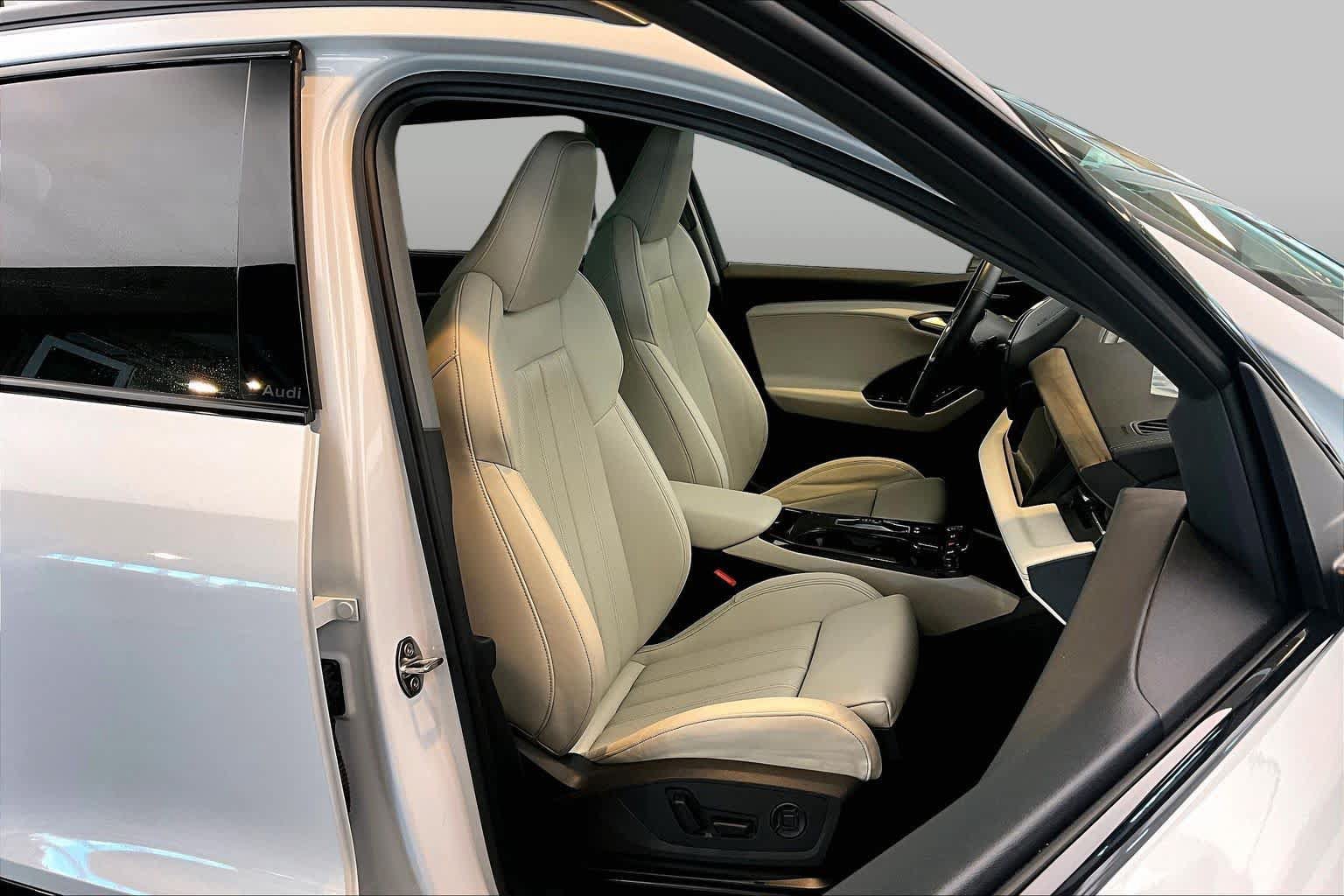 Used 2025 Audi Q6 e-tron Premium Plus w/ Premium Plus AWD/4WD image 8