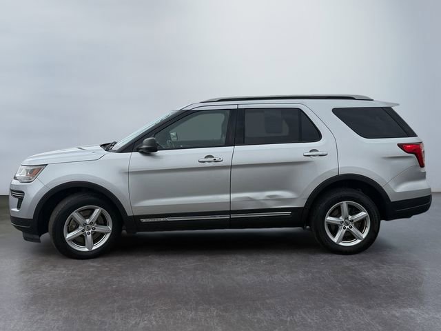 Used 2019 Ford Explorer XLT image 2