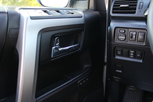 Used 2022 Toyota 4Runner Limited AWD/4WD image 15