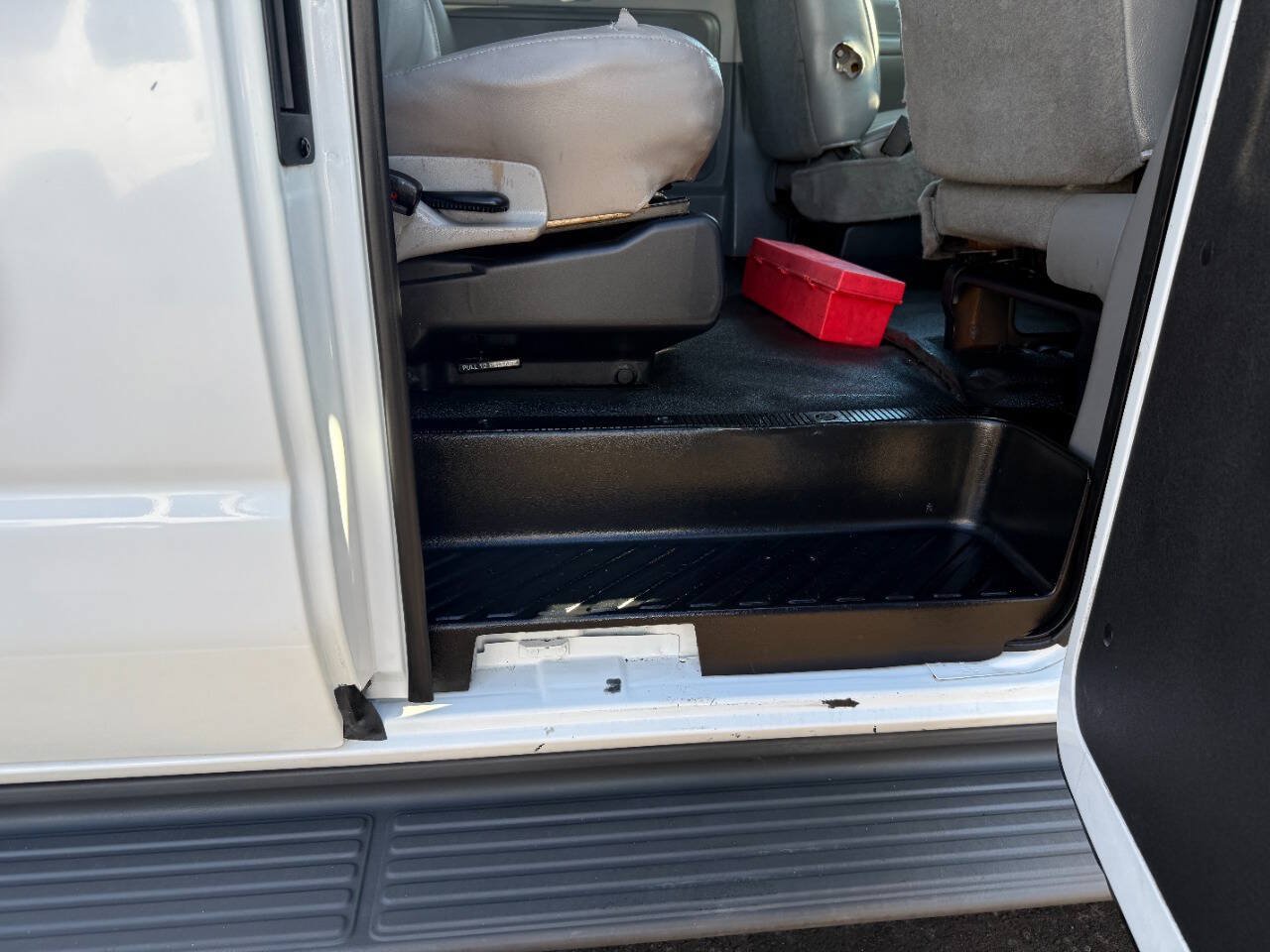 Used 2005 Ford E-350 and Econoline 350 XL RWD image 19