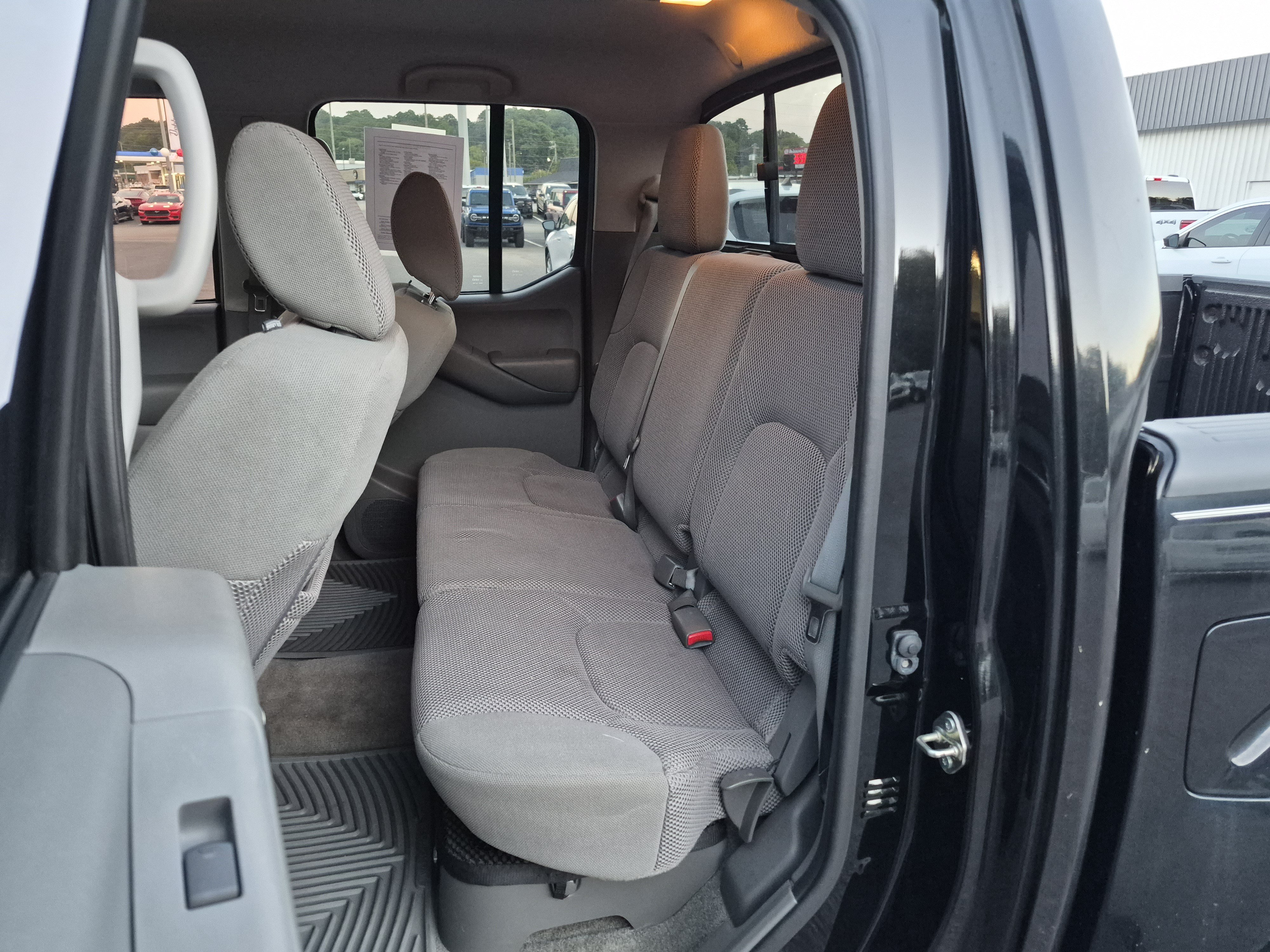 Used 2016 Nissan Frontier SV RWD image 14