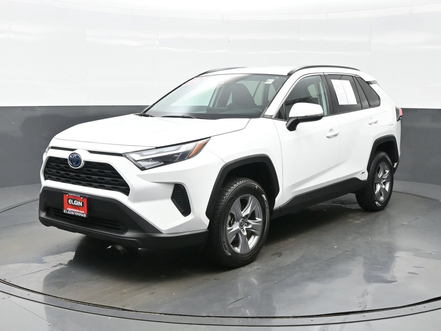 Used 2022 Toyota RAV4 XLE AWD/4WD image 2