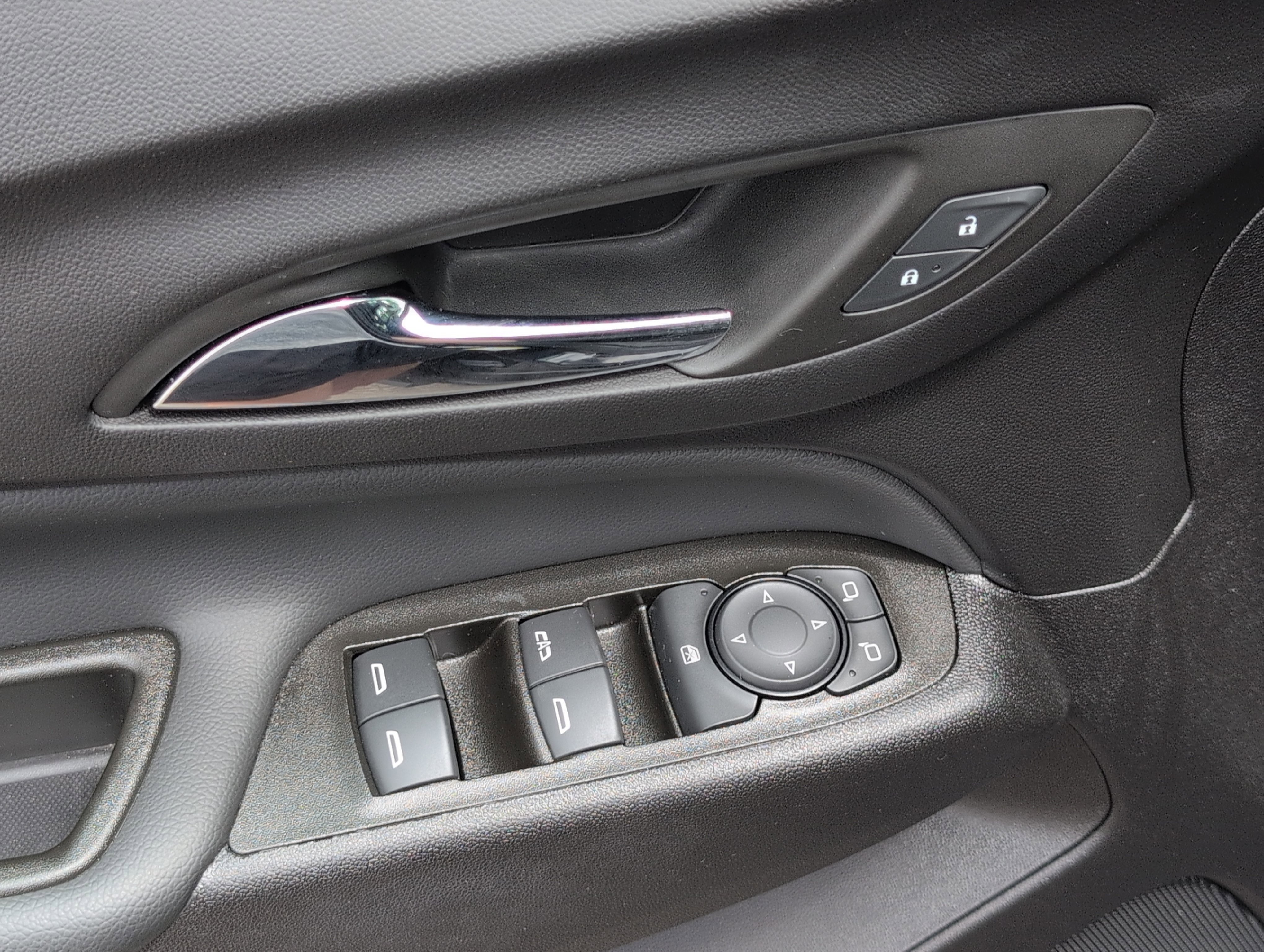 Used 2024 Chevrolet Equinox LT w/ LPO, Floor Liner Package FWD image 16