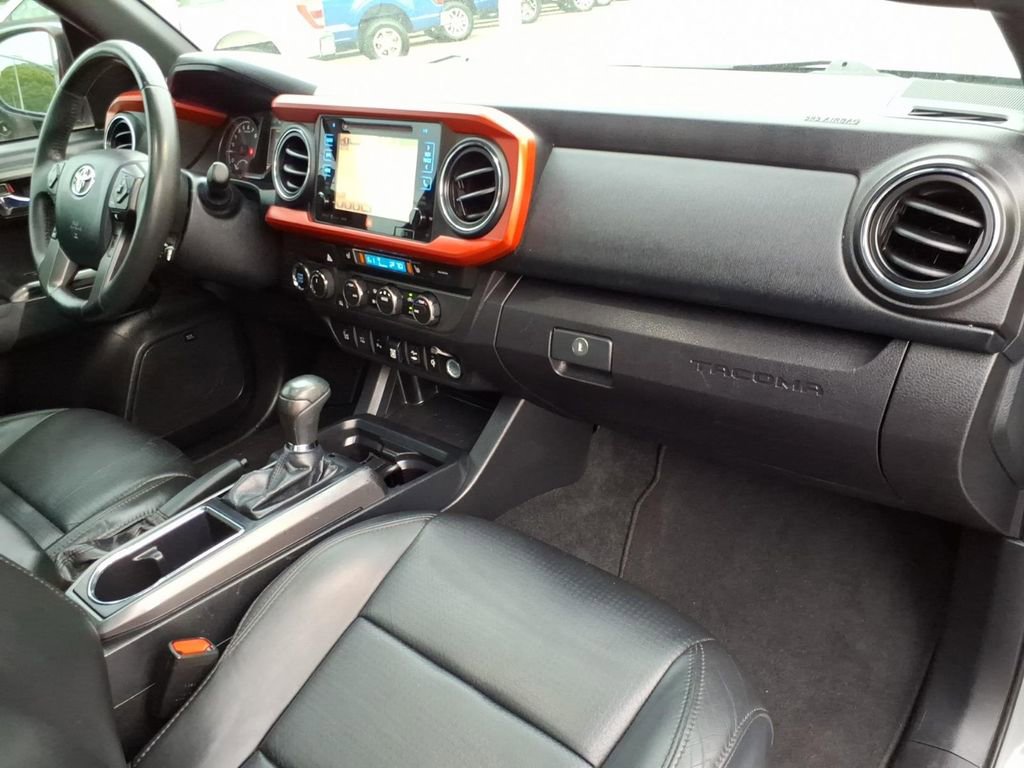 Used 2019 Toyota Tacoma TRD Off-Road w/ TRD Premium Off Road Package image 4