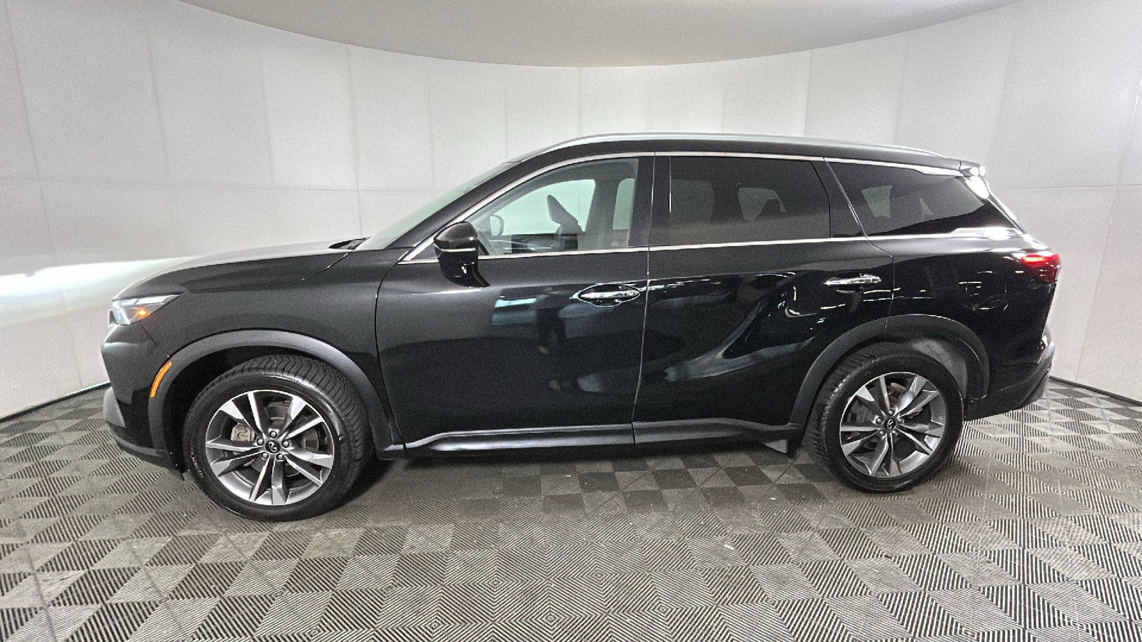 Used 2024 INFINITI QX60 Luxe AWD/4WD image 5