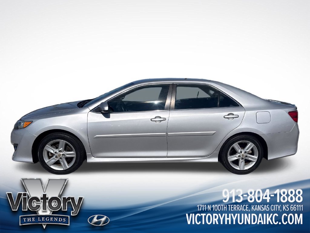 Used 2012 Toyota Camry SE FWD image 2