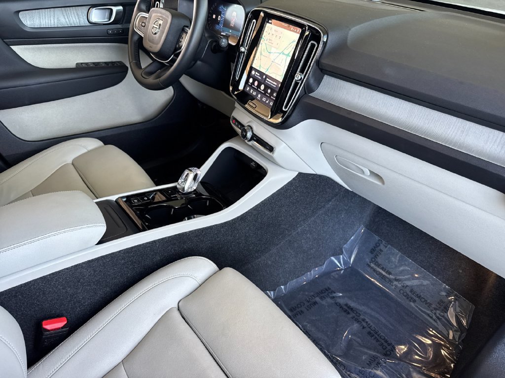 Certified 2026 Volvo XC40 B5 Plus AWD/4WD image 15
