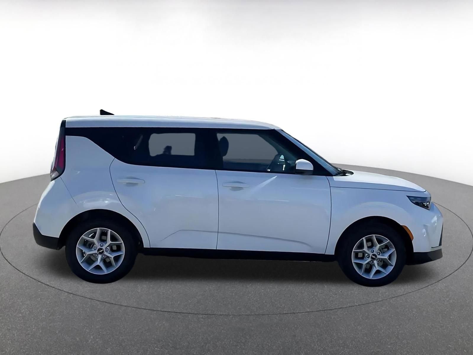 Used 2025 Kia Soul LX w/ LX Technology Package image 16