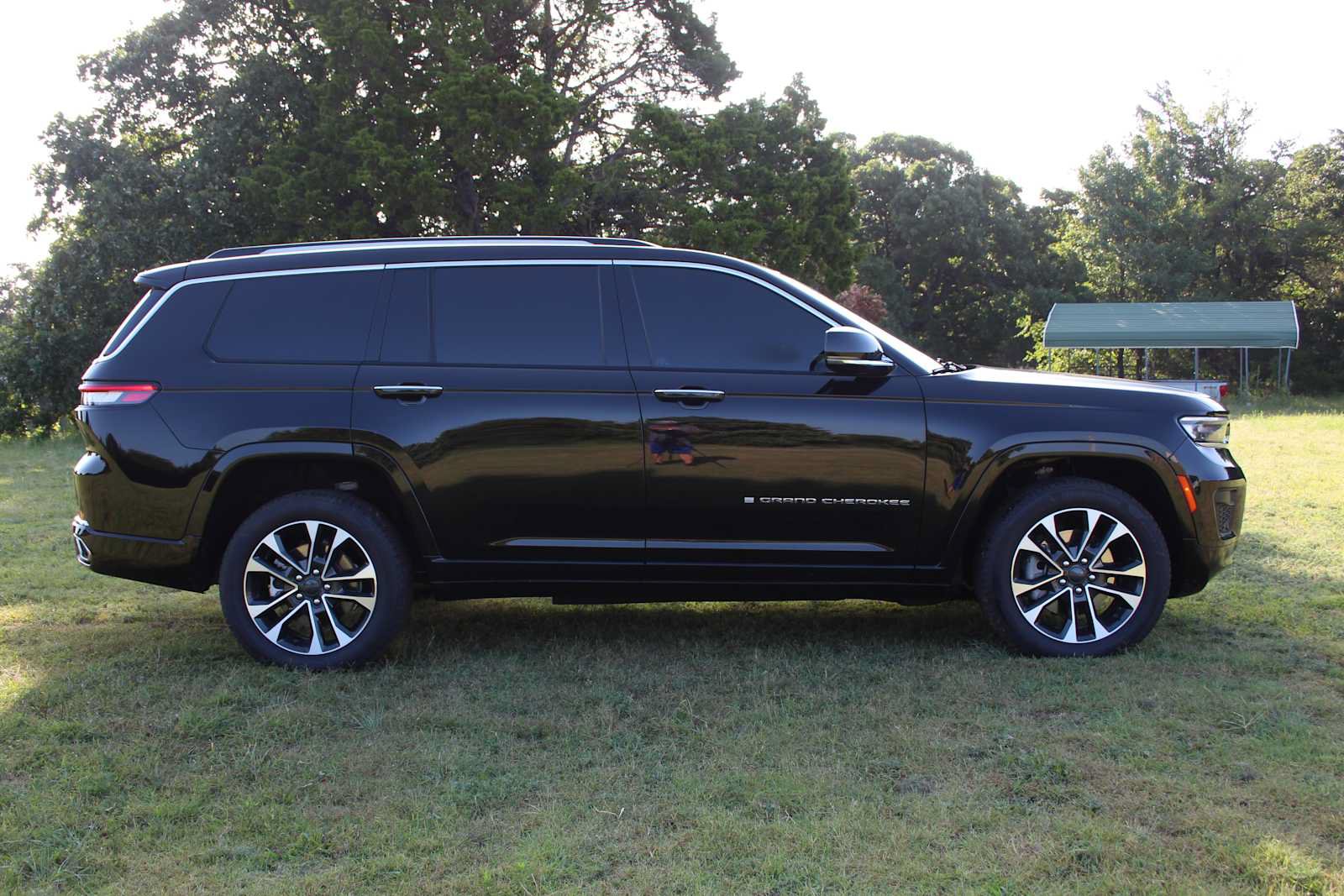 Used 2021 Jeep Grand Cherokee L Overland w/ Luxury Tech Group IV AWD/4WD image 16