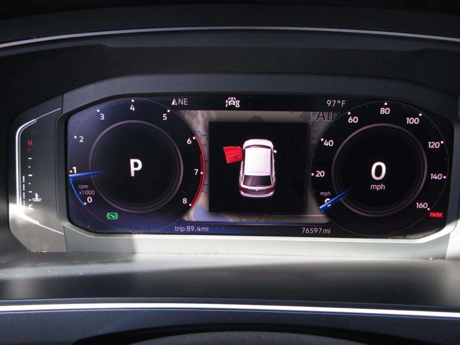 Used 2020 Volkswagen Tiguan SE R-Line FWD image 27