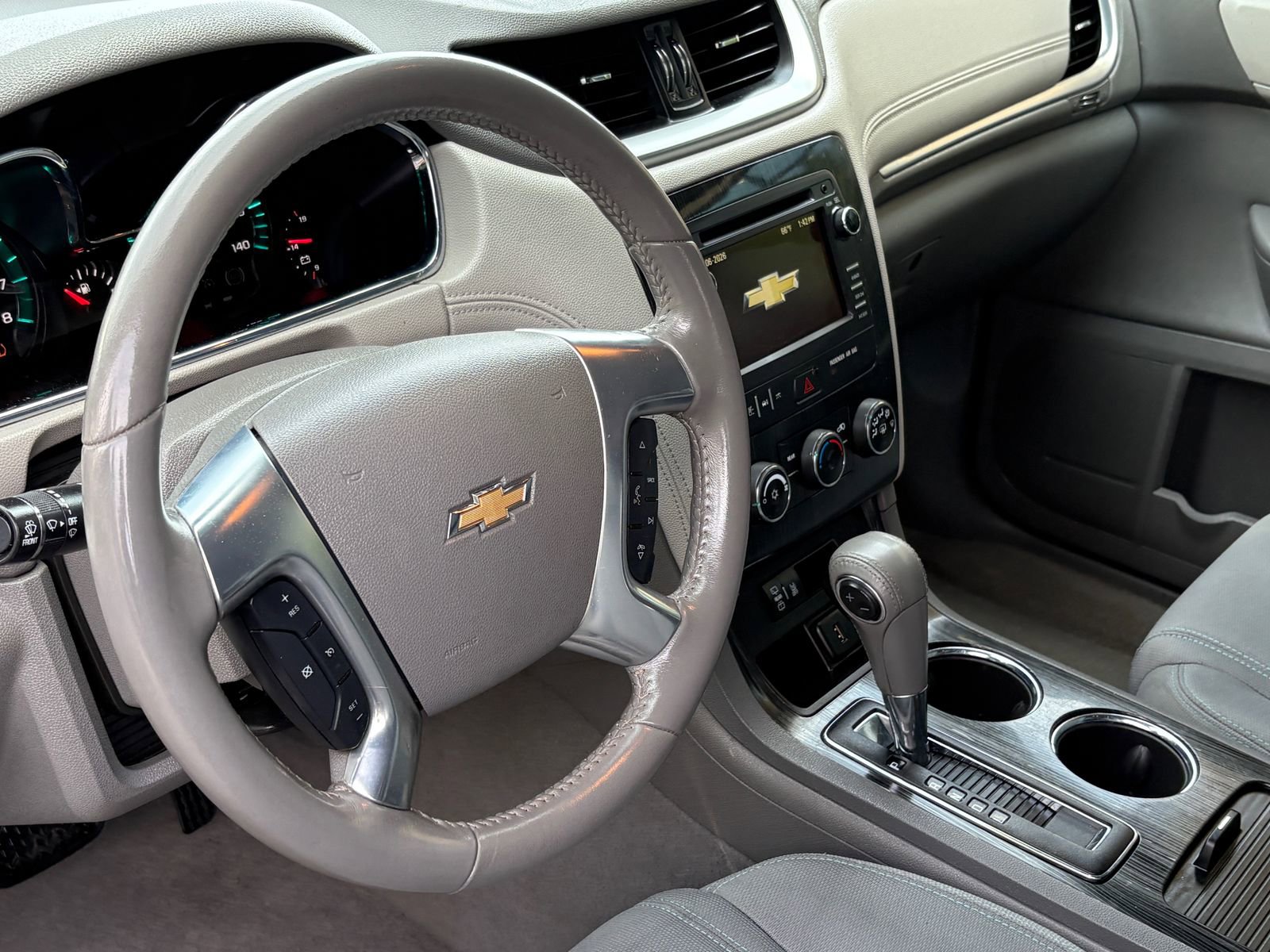 Used 2017 Chevrolet Traverse LT FWD image 12