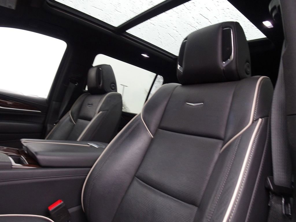 Used 2022 Cadillac Escalade ESV Premium Luxury w/ LPO, Radiant Package image 10