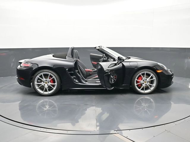 Certified 2025 Porsche 718 Boxster S RWD image 33