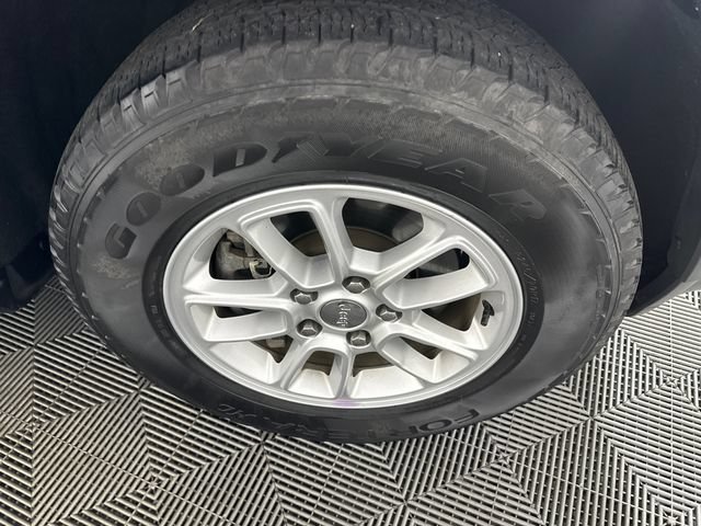 Used 2018 Jeep Grand Cherokee Laredo AWD/4WD image 33
