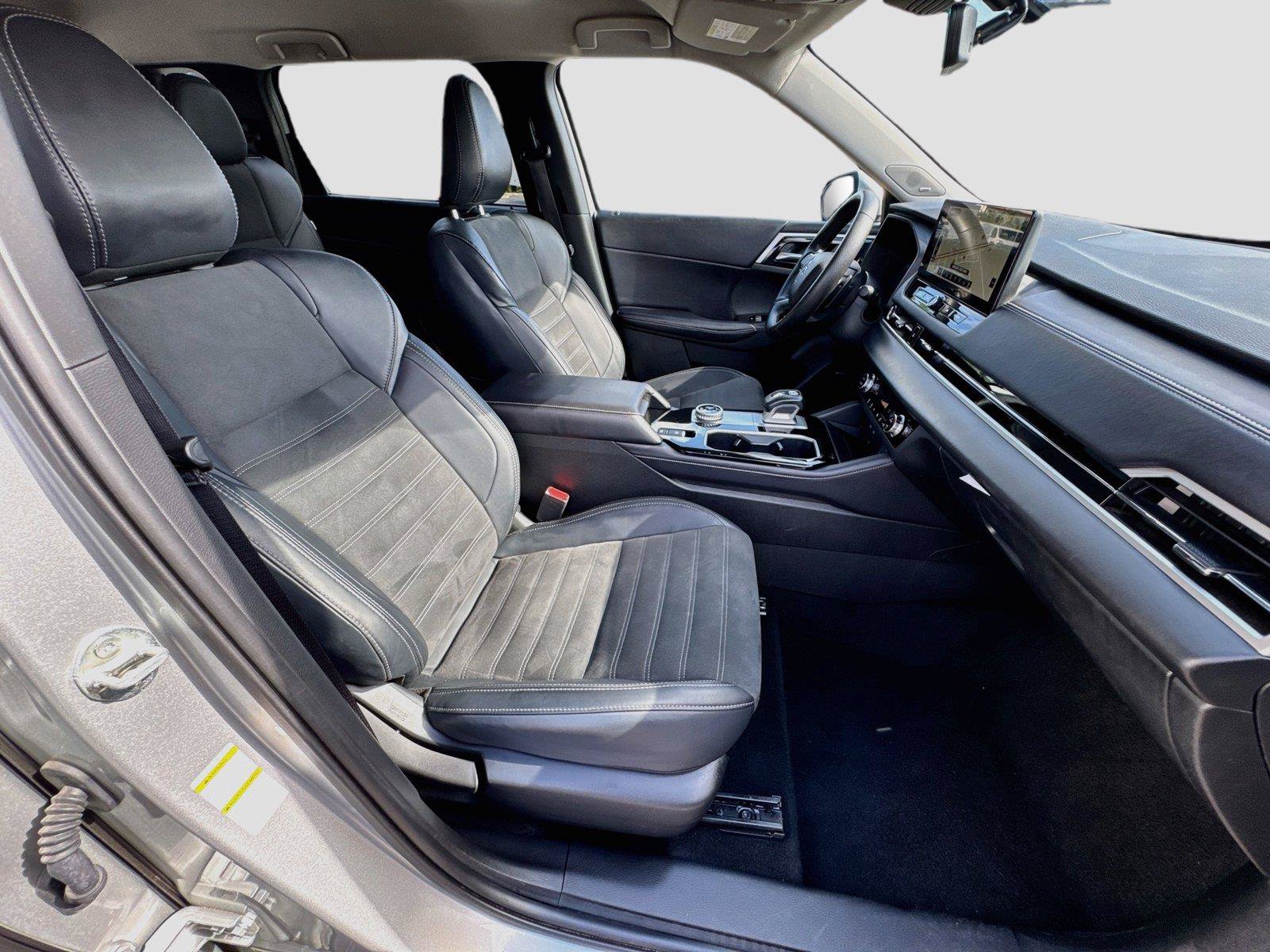 Used 2025 Mitsubishi Outlander SE AWD/4WD image 32