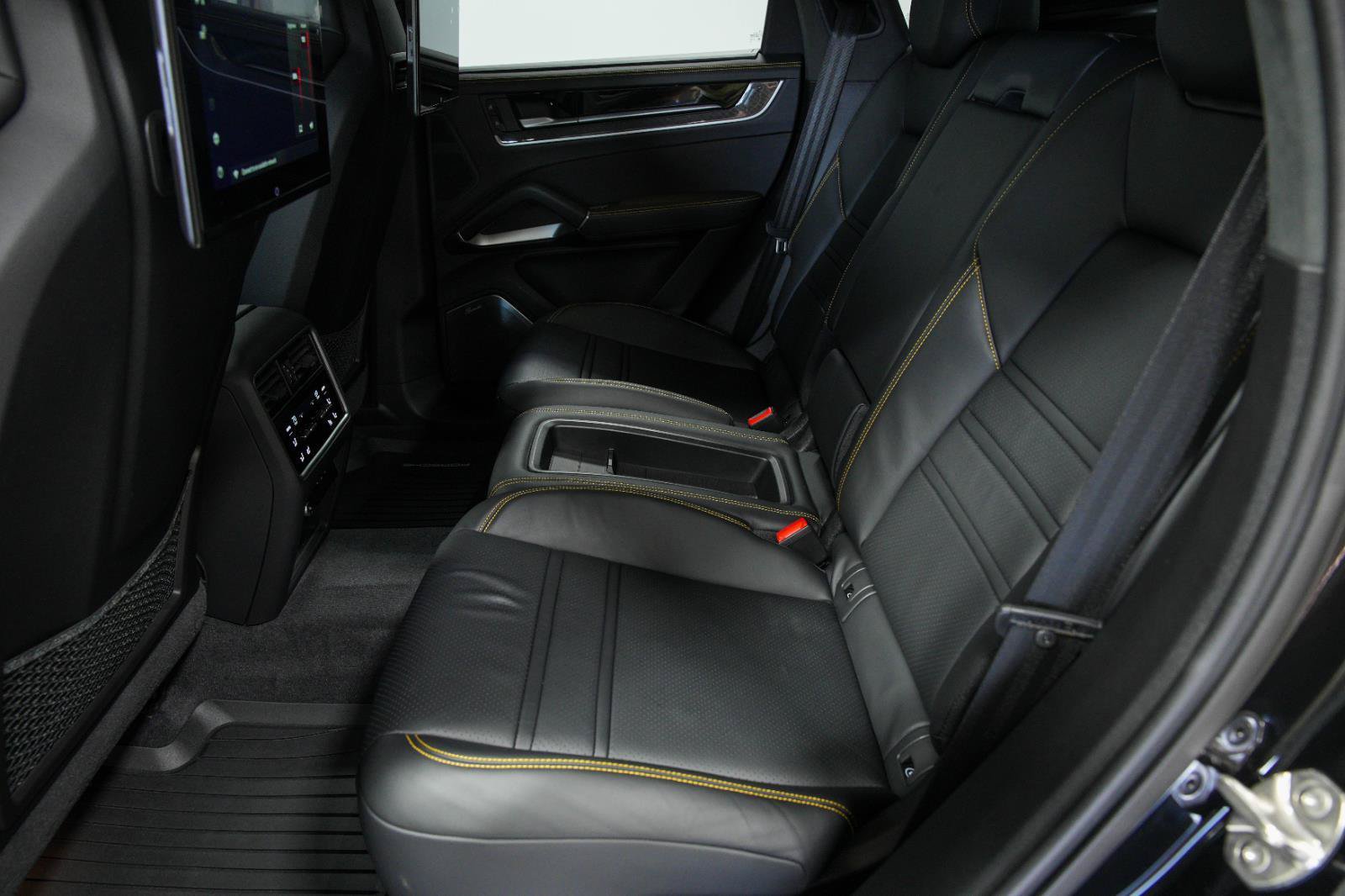 Used 2024 Porsche Cayenne Turbo GT AWD/4WD image 78