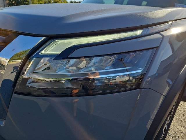 Used 2024 Nissan Pathfinder Platinum FWD image 38
