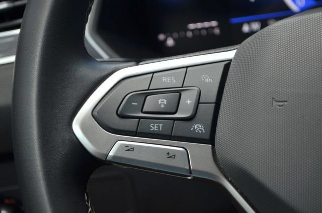 Used 2024 Volkswagen Tiguan SE AWD/4WD image 21