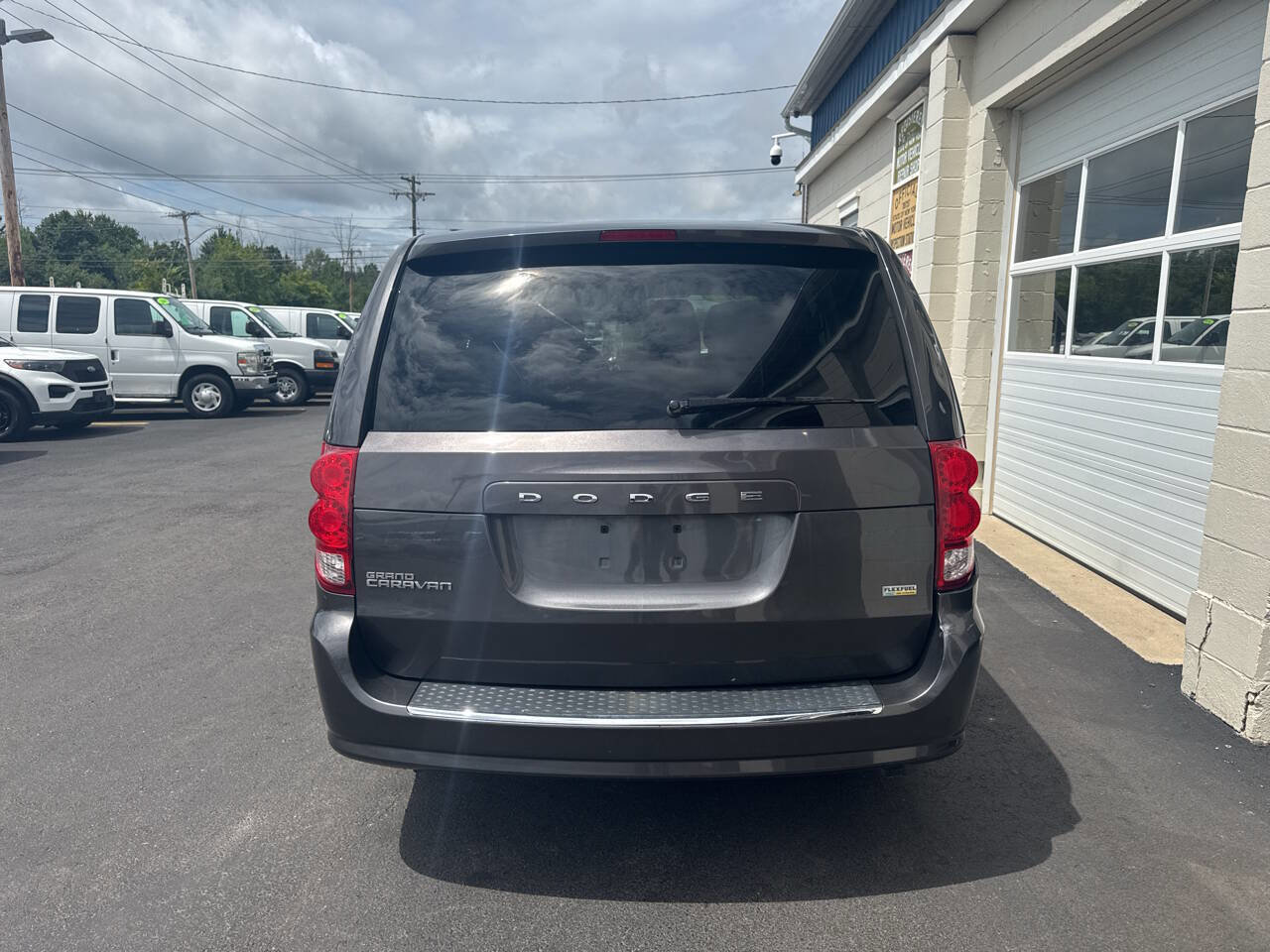 Used 2017 Dodge Grand Caravan SE image 6