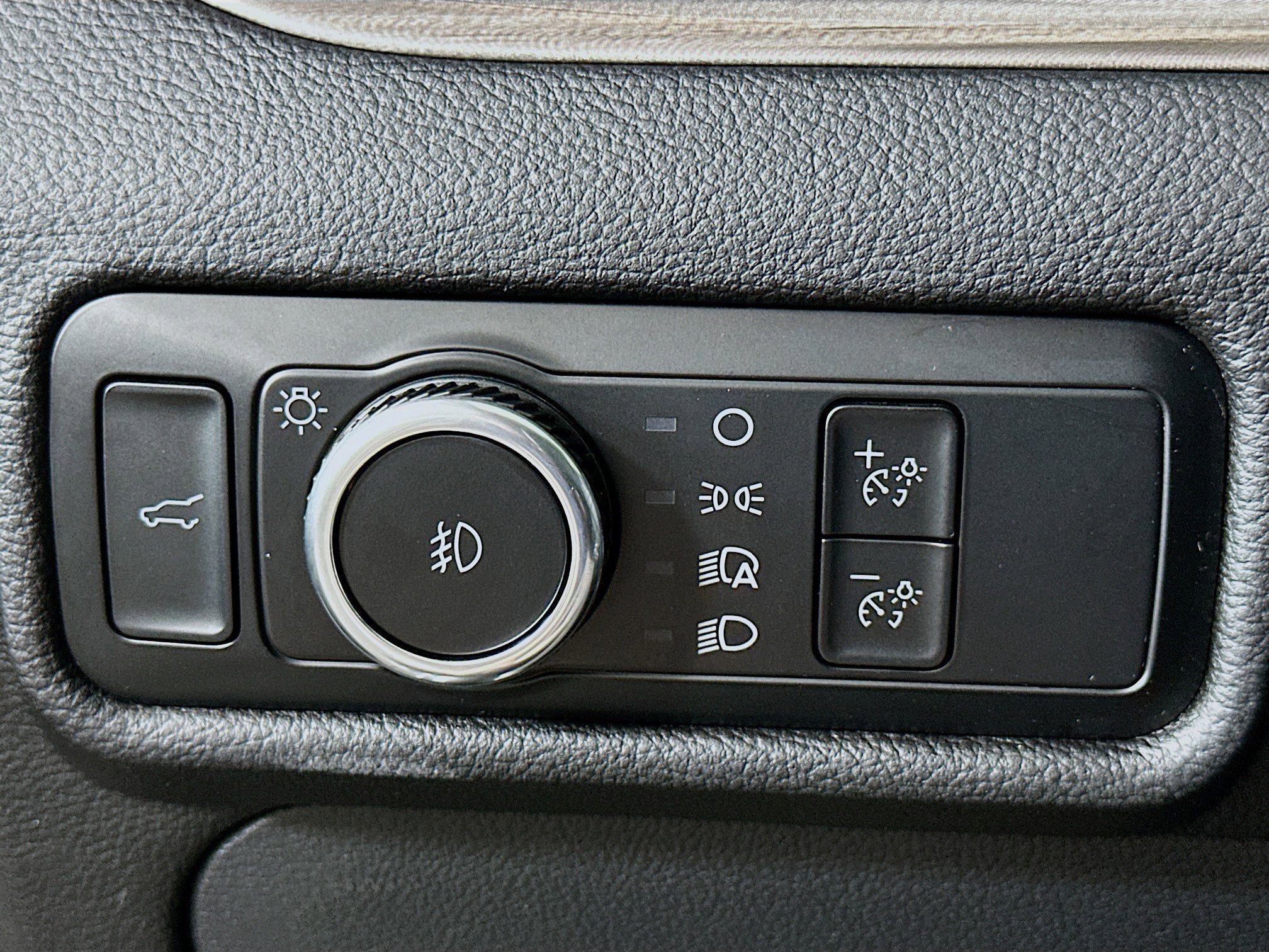 Used 2023 Ford Explorer Limited image 17