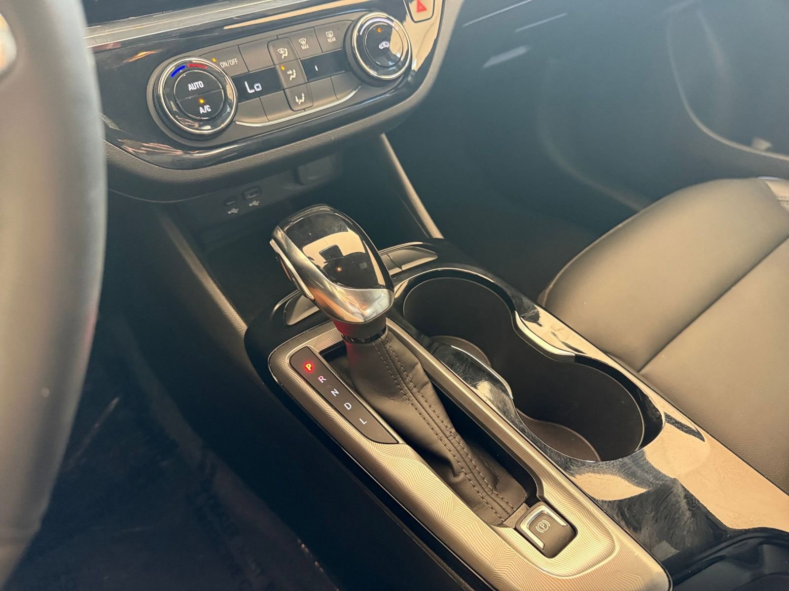 Used 2025 Buick Envista Sport Touring image 35