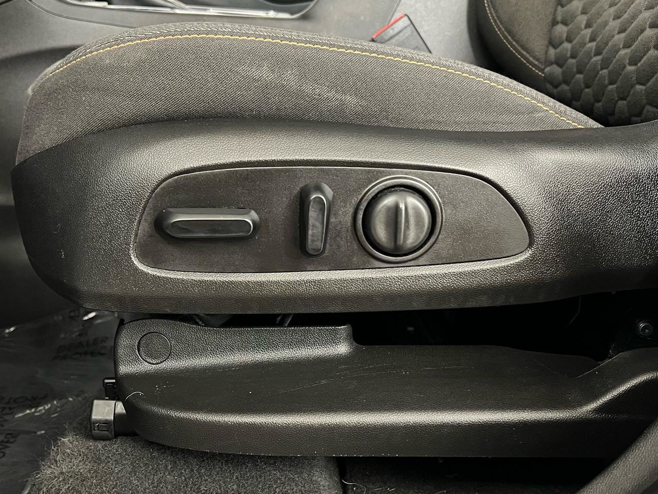 Used 2018 Chevrolet Equinox LT image 14
