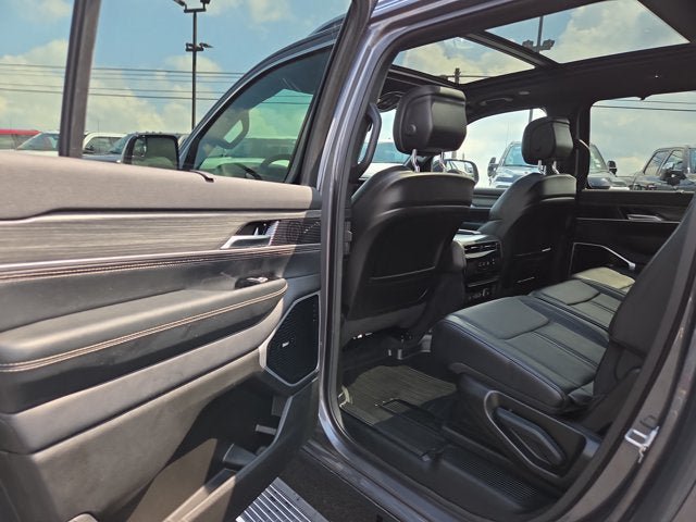 Used 2024 Jeep Wagoneer L Series III w/ Premium Group I AWD/4WD image 11