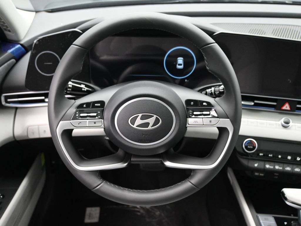 Certified 2025 Hyundai Elantra Limited image 23