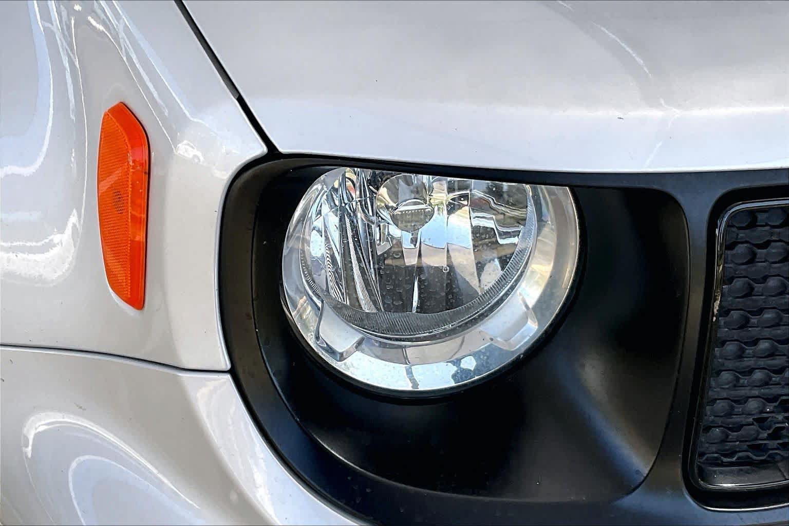 Used 2020 Jeep Renegade Altitude w/ UConnect 8.4 Nav Group AWD/4WD image 28