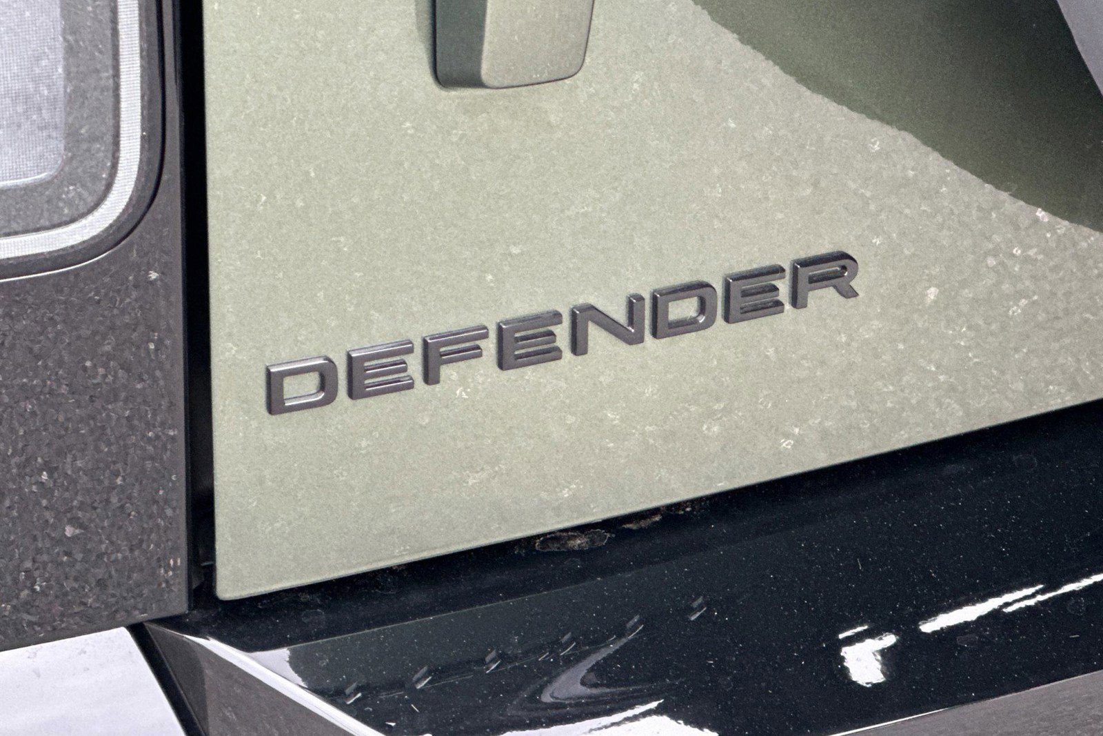 New 2026 Land Rover Defender 130 X-Dynamic SE image 18
