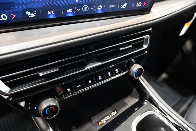 New 2026 Chevrolet Traverse LT w/ Driver Confidence Package FWD image 18