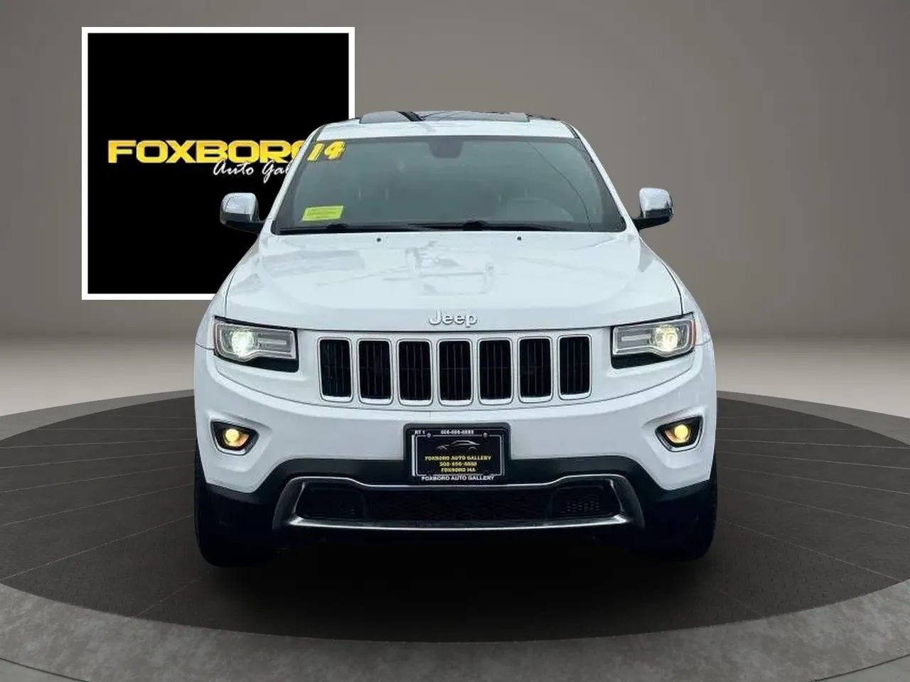 Used 2014 Jeep Grand Cherokee Limited w/ Luxury Group II image 2