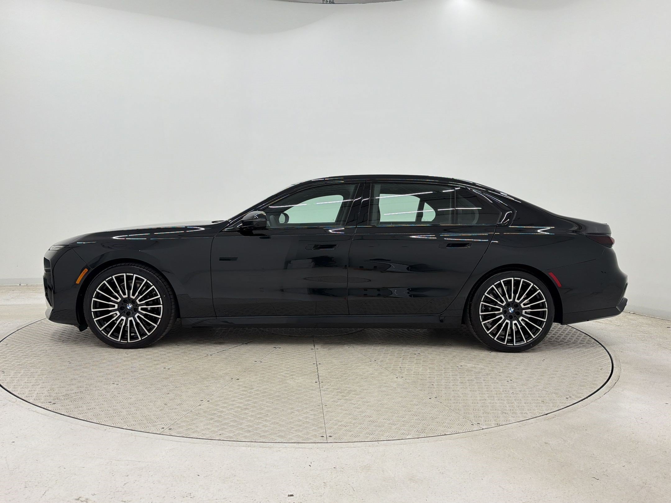 New 2026 BMW 760i xDrive AWD/4WD image 2
