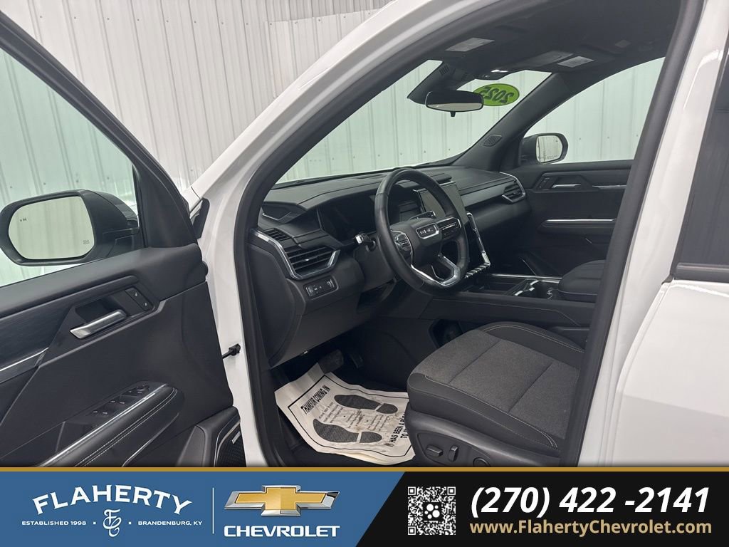 Used 2025 GMC Acadia Elevation image 10